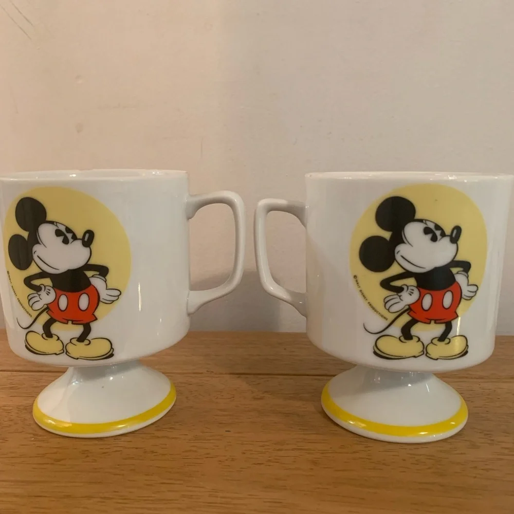 DISNEY PRODUCTIONS Mickey Mouse 12 oz Ceramic Pedestal Footed Tea Coffee…